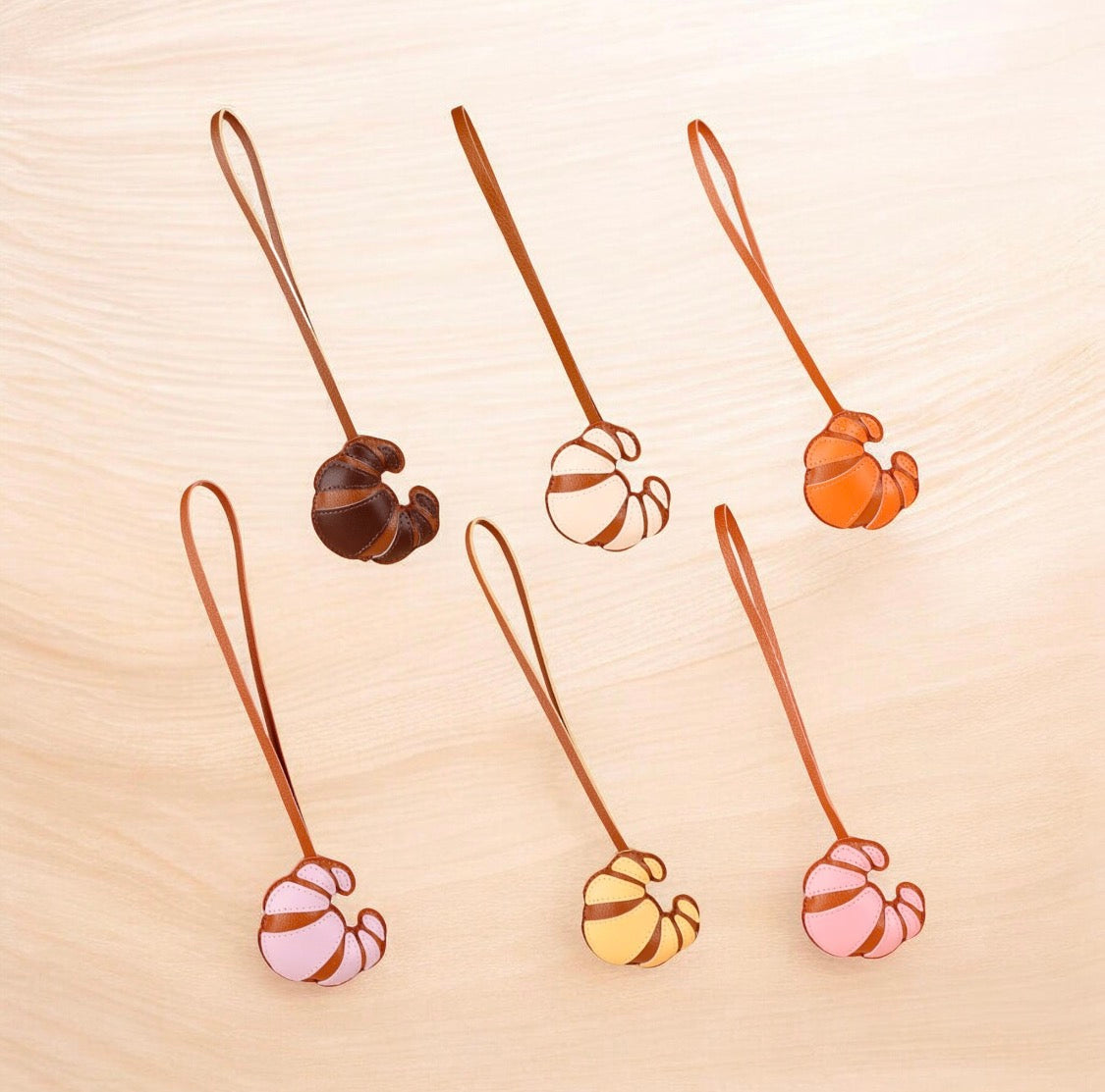 CROISSANT LEATHER CHARMS KEYCHAIN