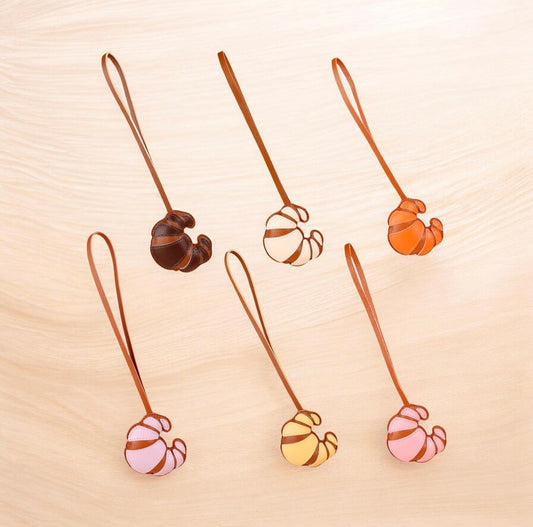 CROISSANT LEATHER CHARMS KEYCHAIN