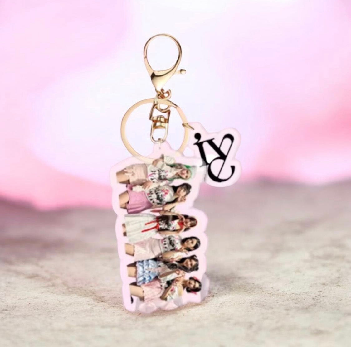 K-POP IVE ACRYLIC KEYCHAIN