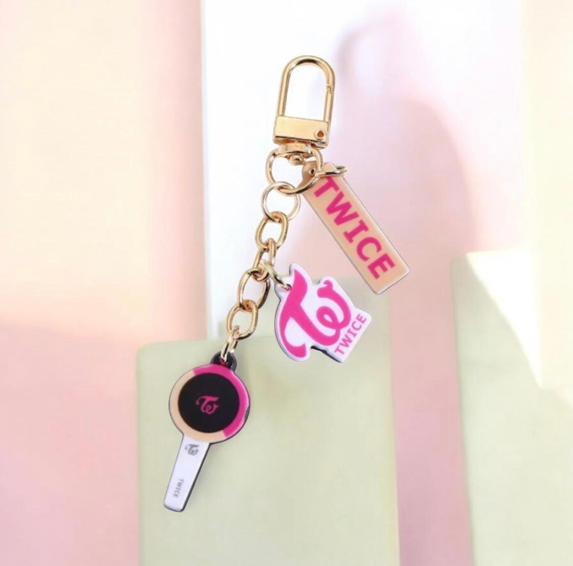 K-POP GROUPS KEYCHAIN
