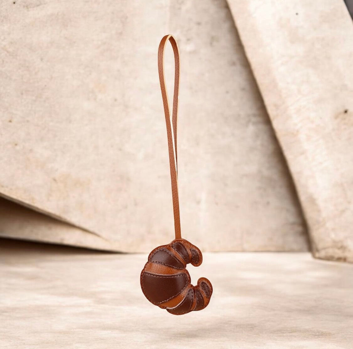 CROISSANT LEATHER CHARMS KEYCHAIN