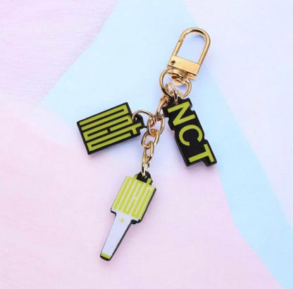 K-POP GROUPS KEYCHAIN