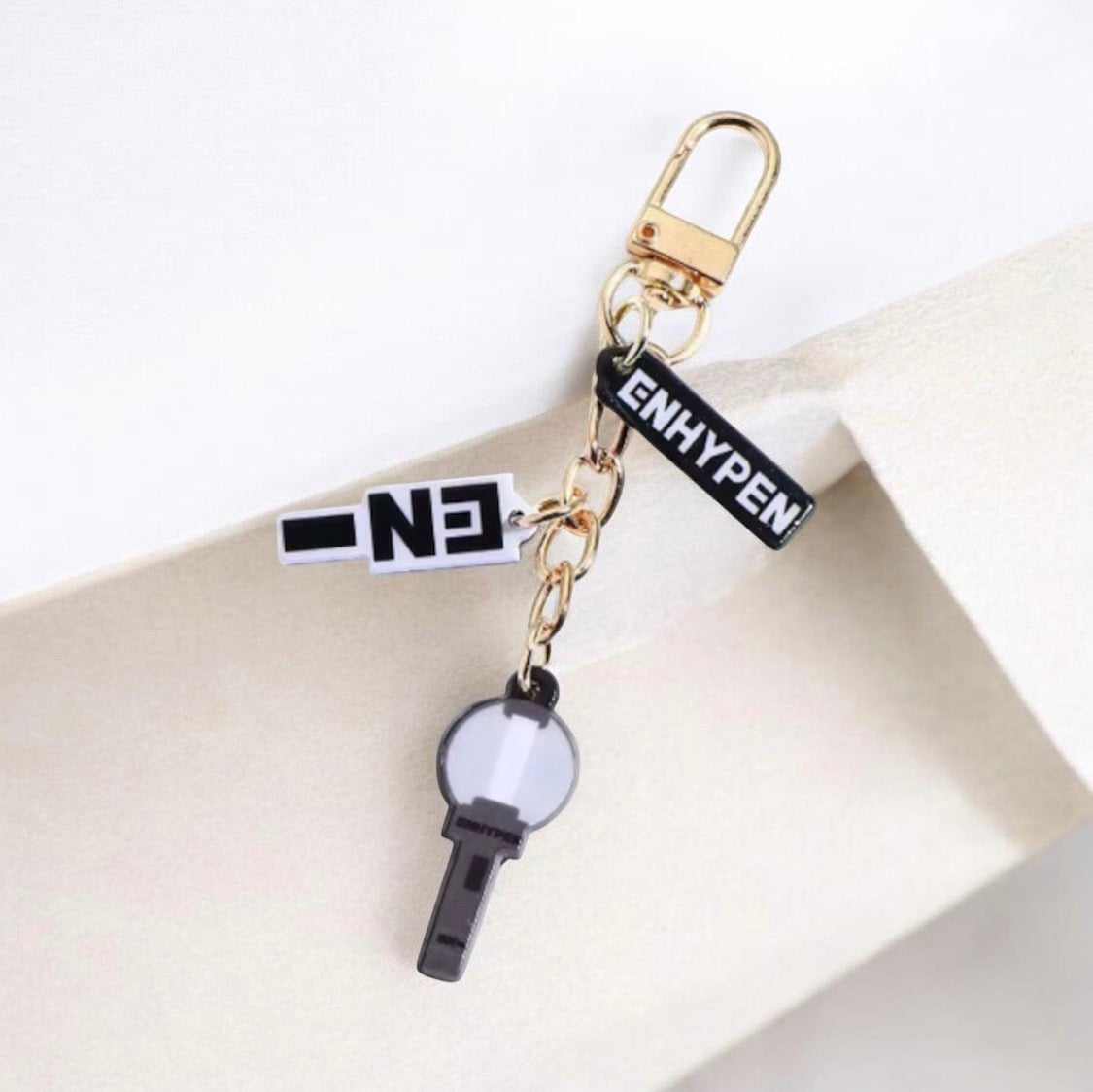 K-POP GROUPS KEYCHAIN