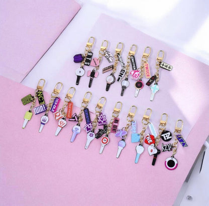 K-POP GROUPS KEYCHAIN