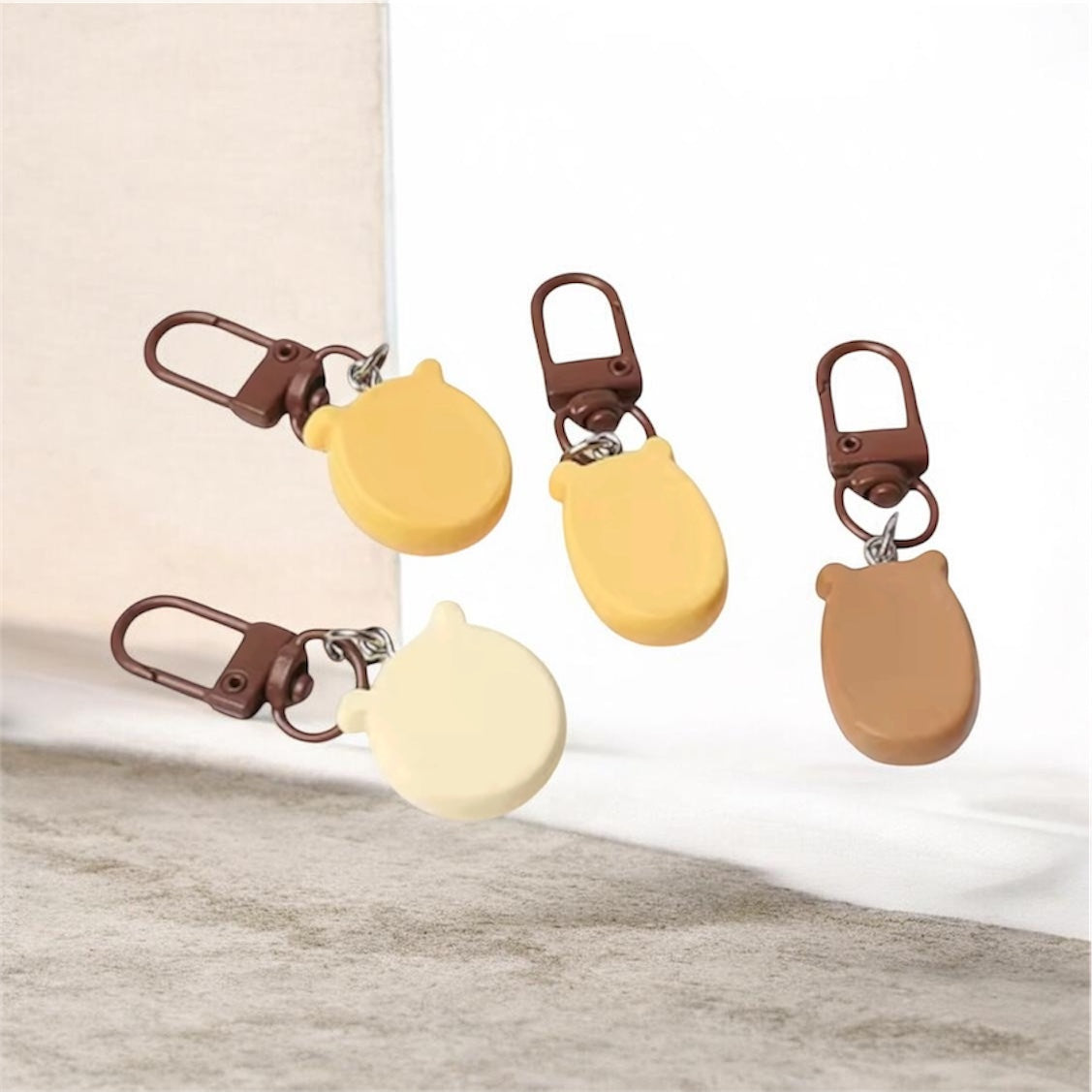BEAR BREAD KEYCHAIN